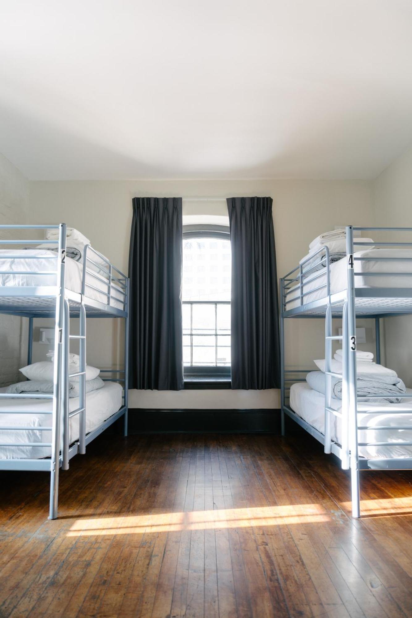 Saintlo Ottawa Jail Hostel Екстер'єр фото
