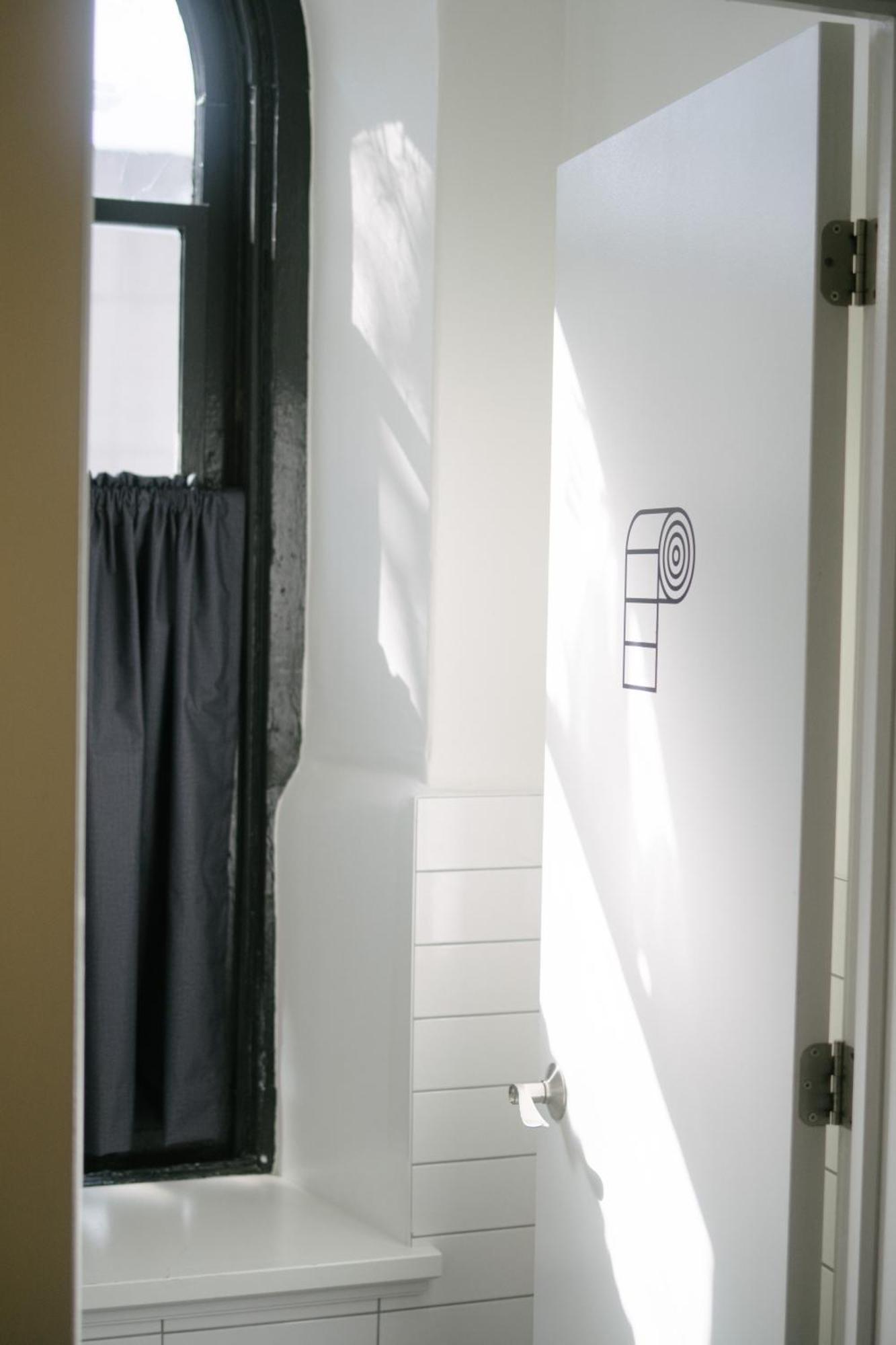 Saintlo Ottawa Jail Hostel Екстер'єр фото