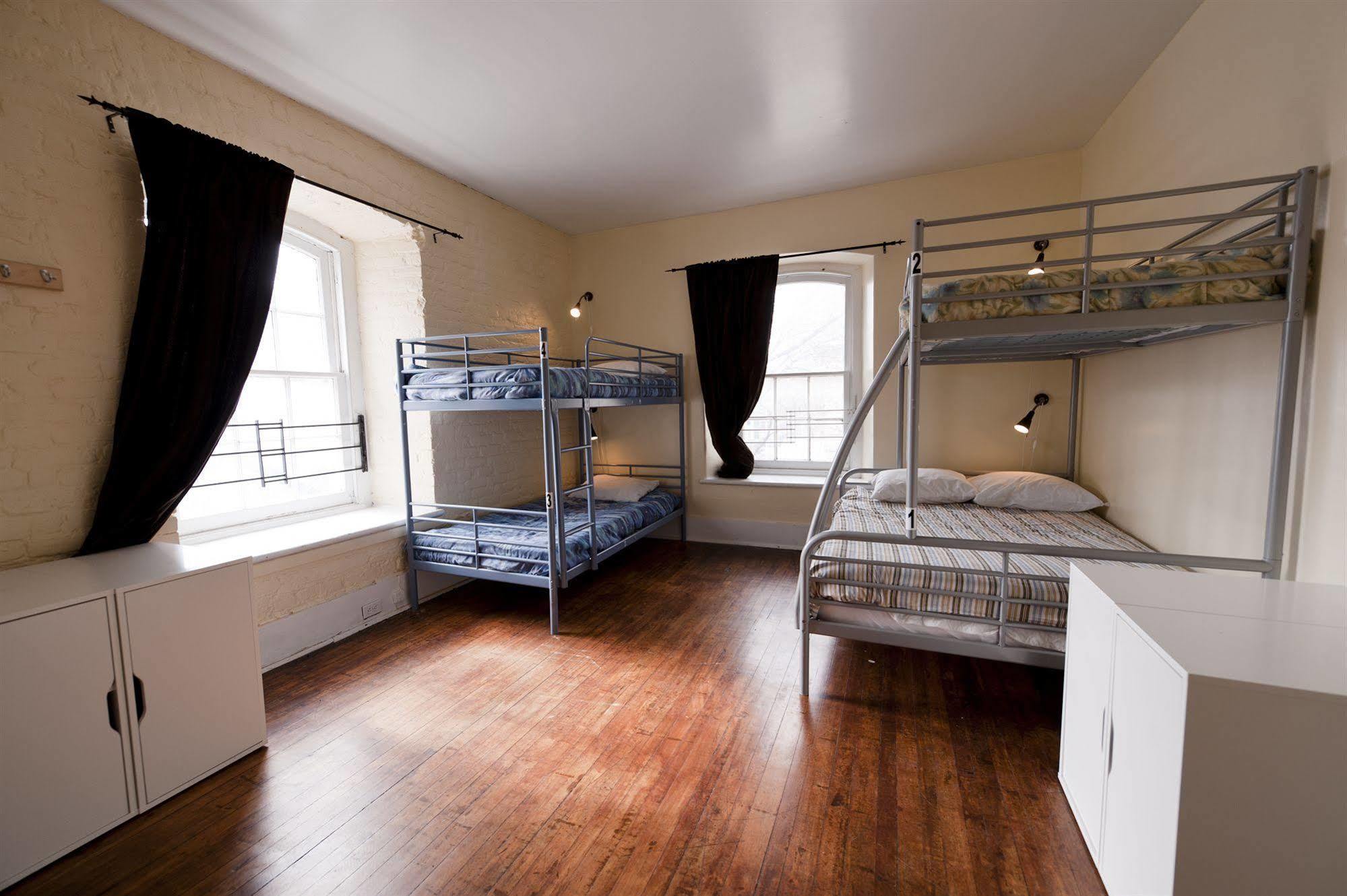 Saintlo Ottawa Jail Hostel Екстер'єр фото